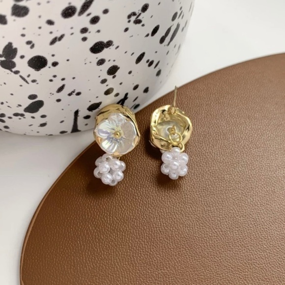 18k Gold Plated and Pearl Flower Earrings - Picture 4 of 10